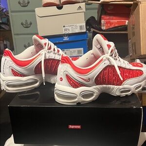 SUPREME NIKE AIR MAX TAILWIND 4 WHITE & UNIVERSITY RED SIZE 10.5